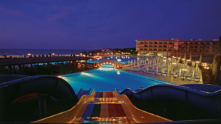 acapulco-aqua-pool-hotel-night